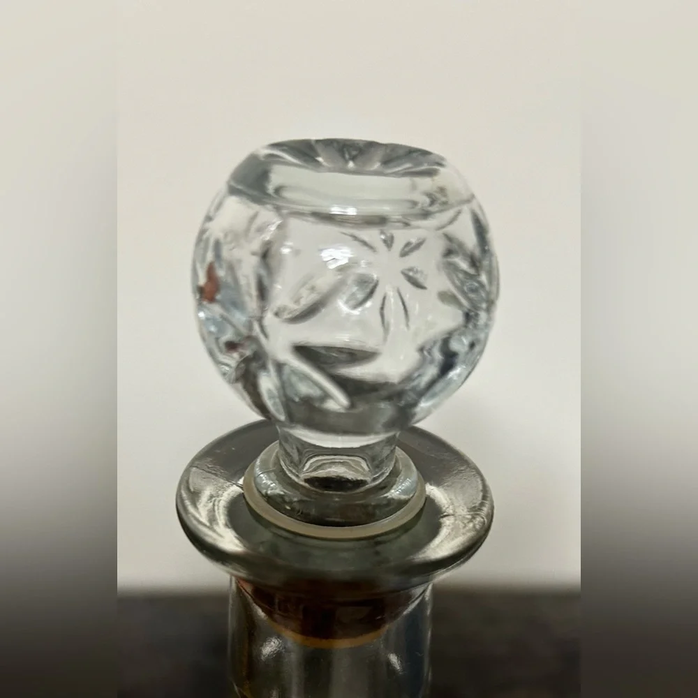 London Winery Crystal Decanter - Picture 3 of 4